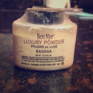 Ben Nye Luxury Banana Setting Powder
